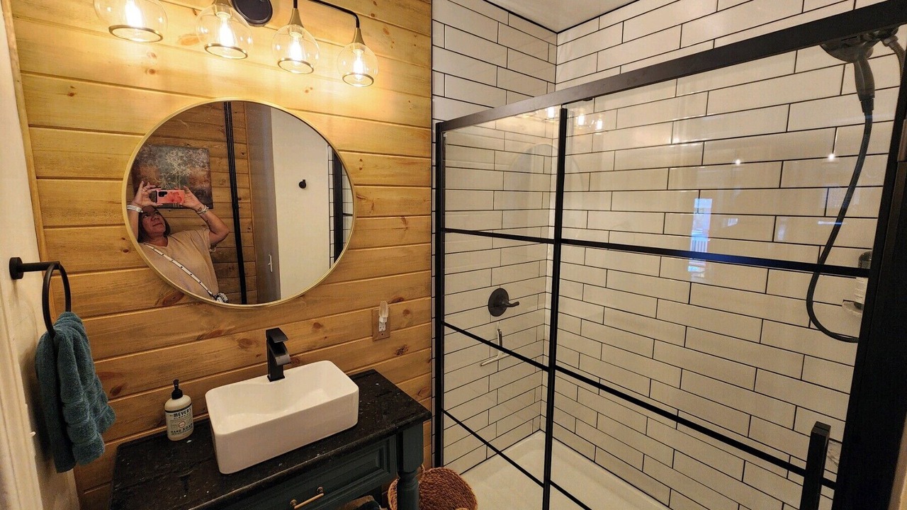 Photo of Bathroom in Newark