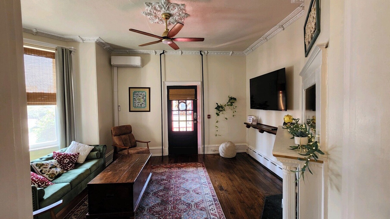 Photo of Livingroom in Newark