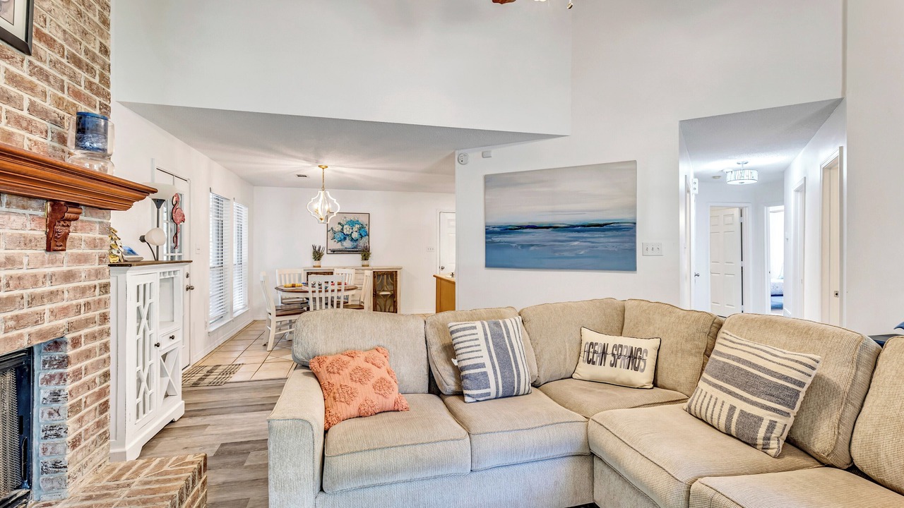 Photo of Livingroom in Gulf Park Estates