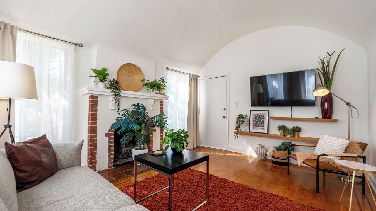 Photo of Livingroom in Fairfax District