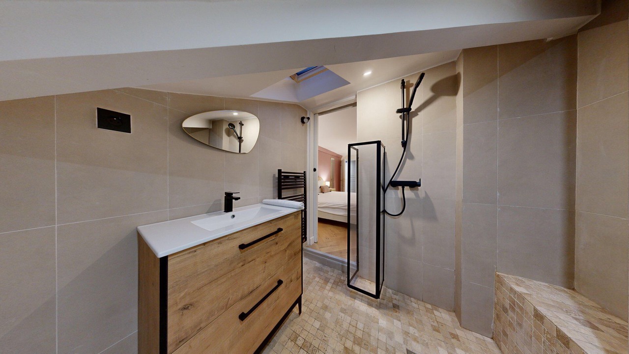 Photo of Bathroom in Quartier du Mail