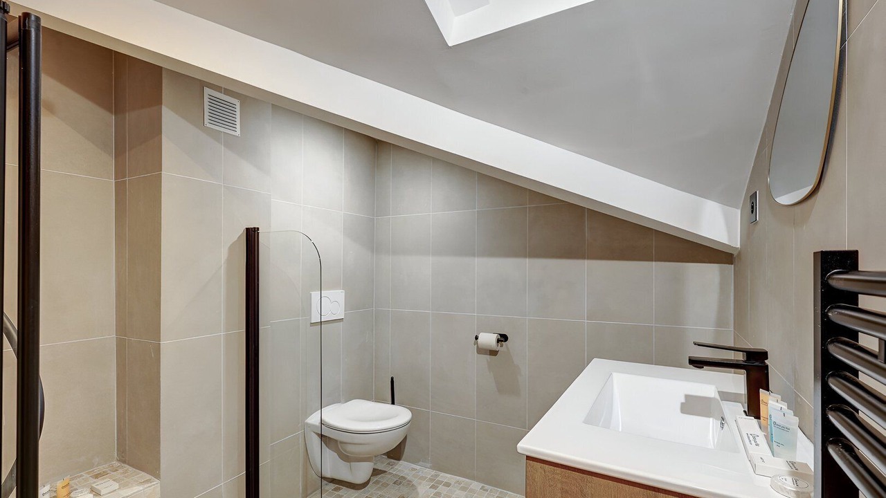 Photo of Bathroom in Quartier du Mail