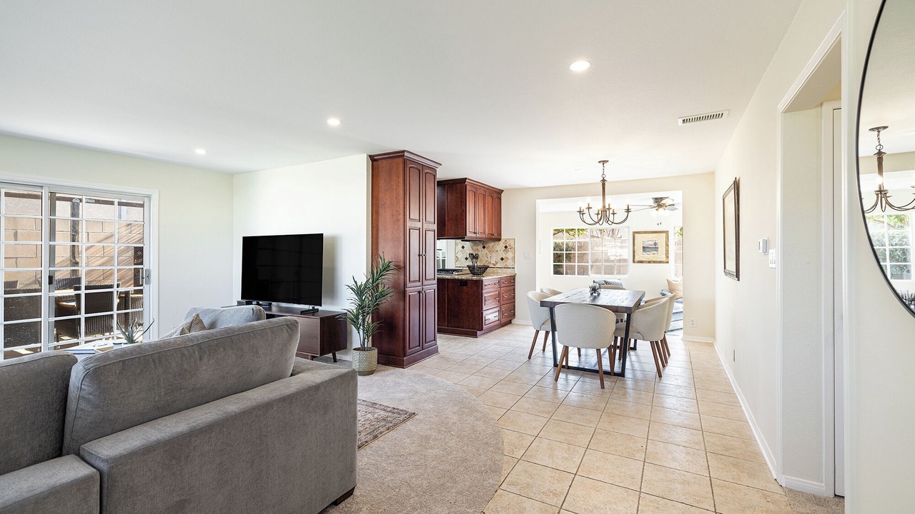 Photo of Livingroom in Simi Valley