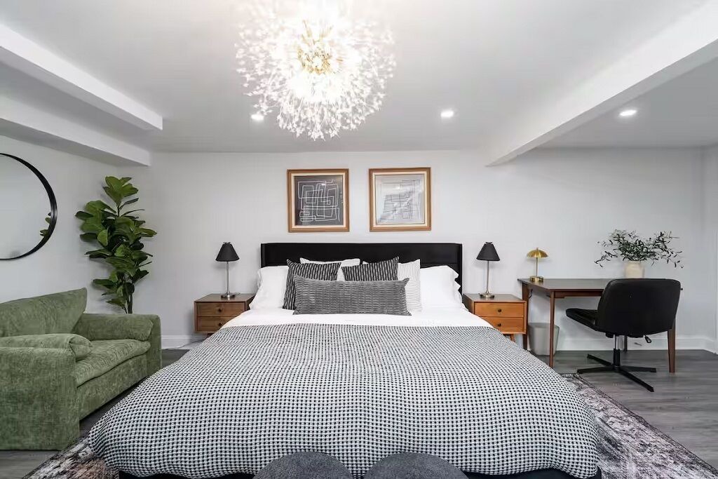 Photo of Bedroom in Del Ray