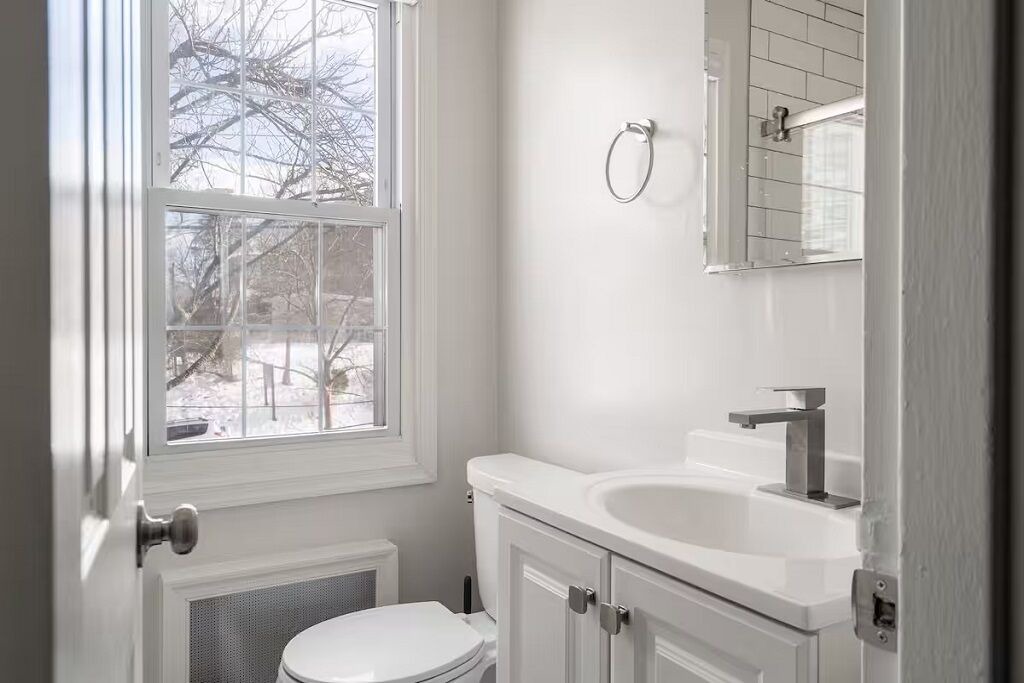 Photo of Bathroom in Del Ray