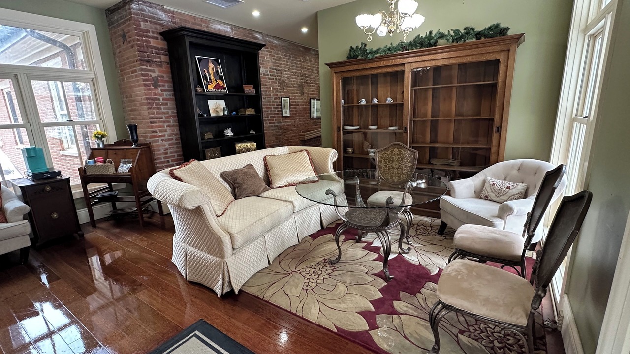 Photo of Livingroom in East Dubuque
