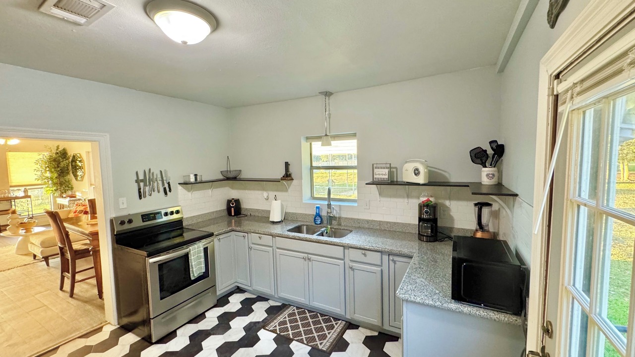 Photo of Kitchen in Gonzales