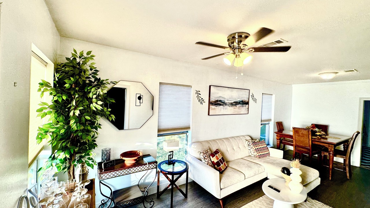 Photo of Livingroom in Gonzales