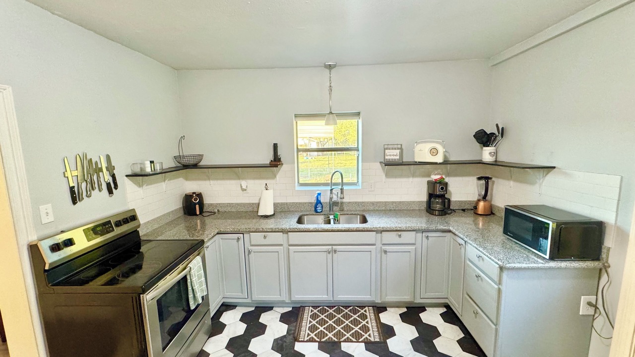 Photo of Kitchen in Gonzales