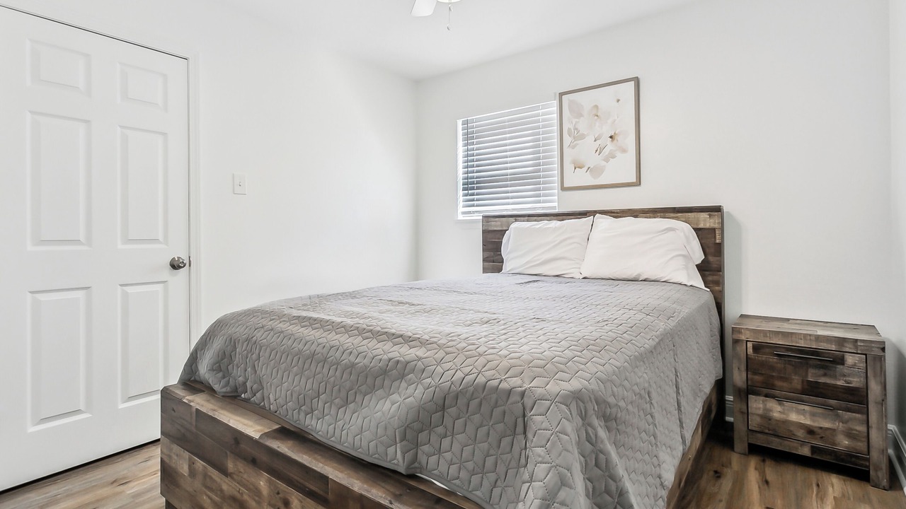 Photo of Bedroom in Little Woods