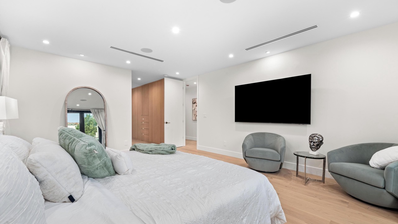 Photo of Bedroom in Beverly Grove