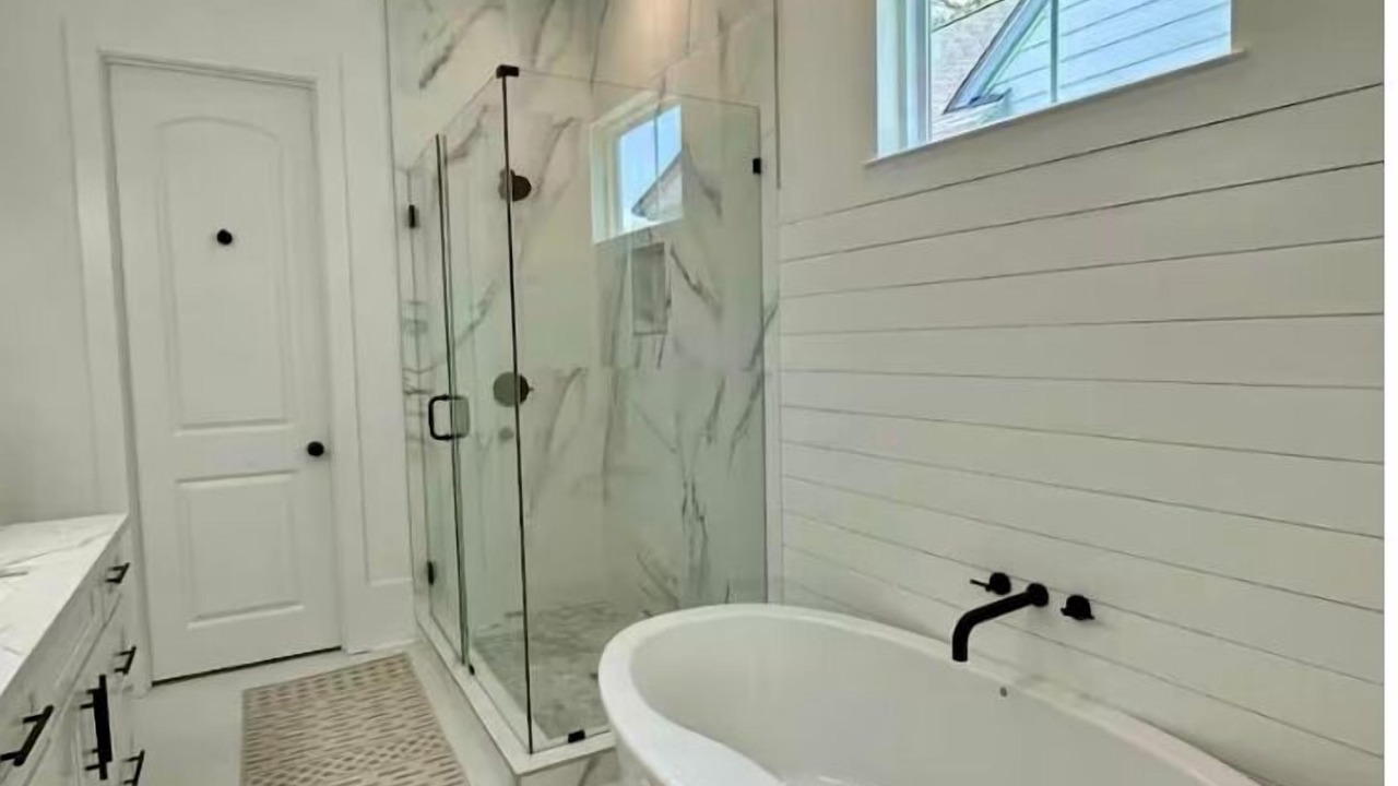 Photo of Bathroom in Maurepas