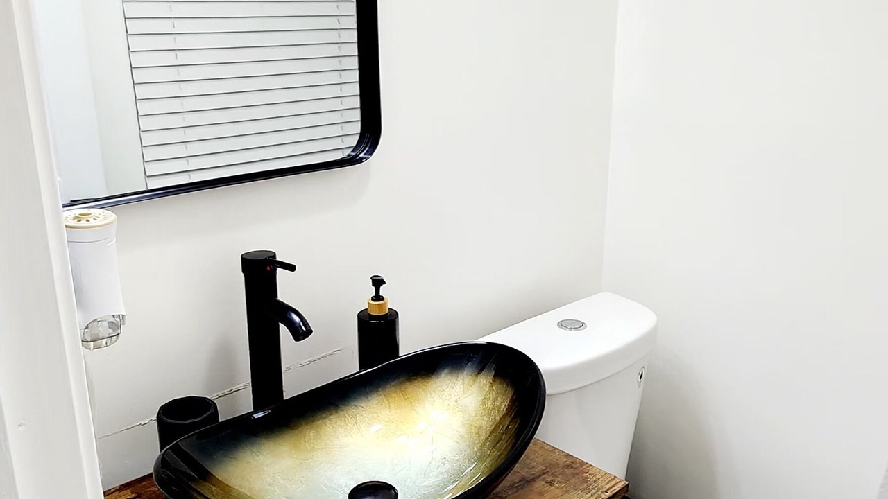 Photo of Bathroom in Kenner - Louis Armstrong International Airport