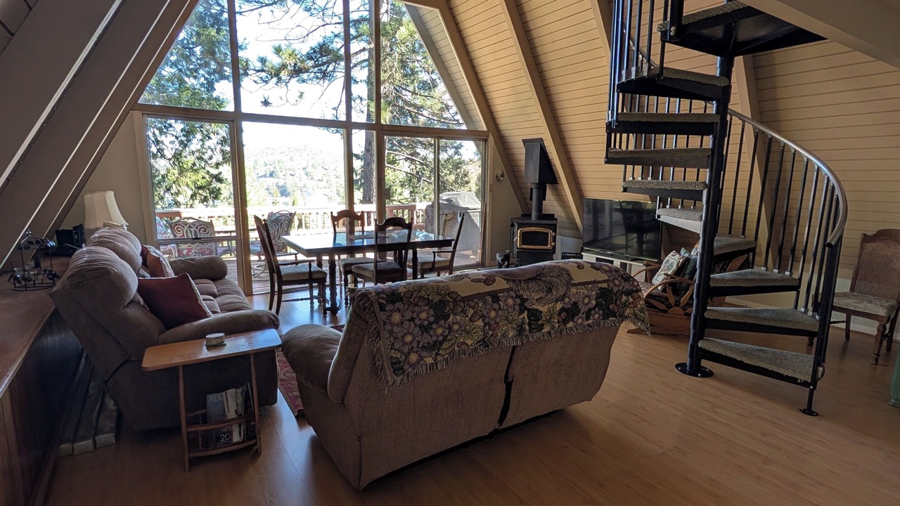 Photo of Livingroom in Cedar Glen