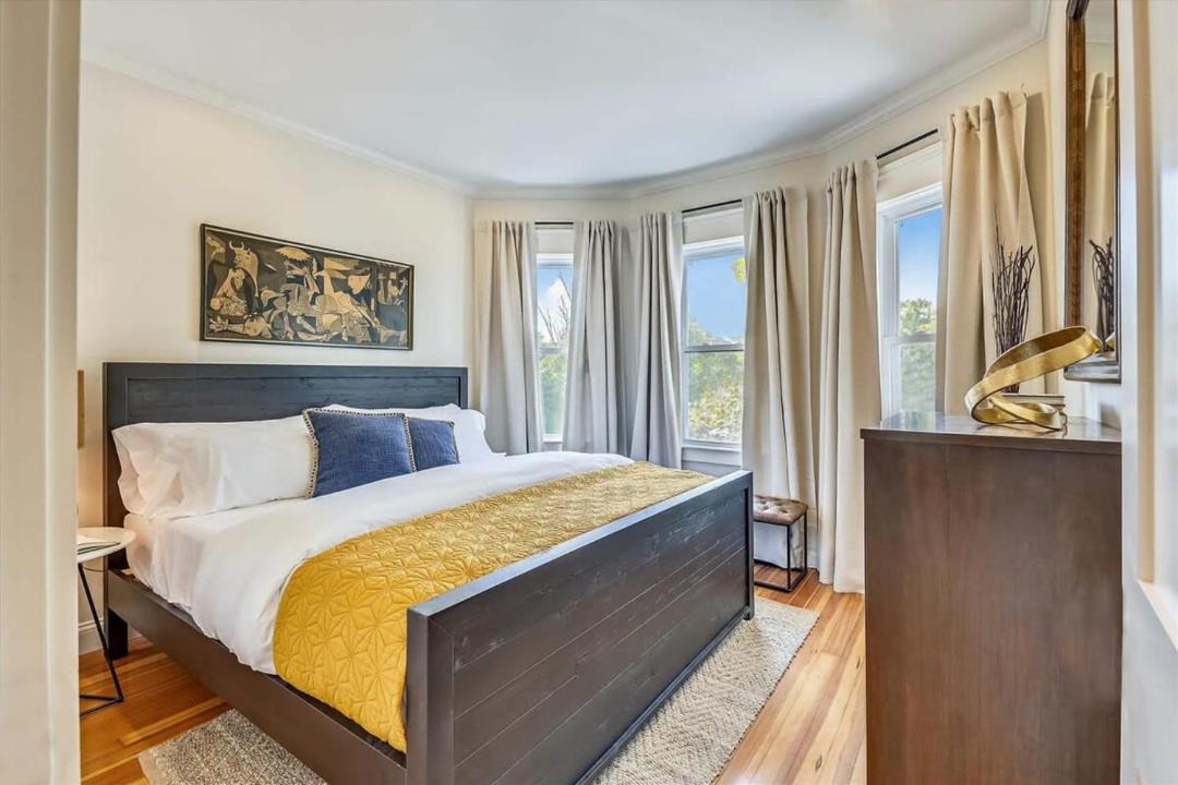 Photo of Bedroom in Forest Hills - Woodbourne