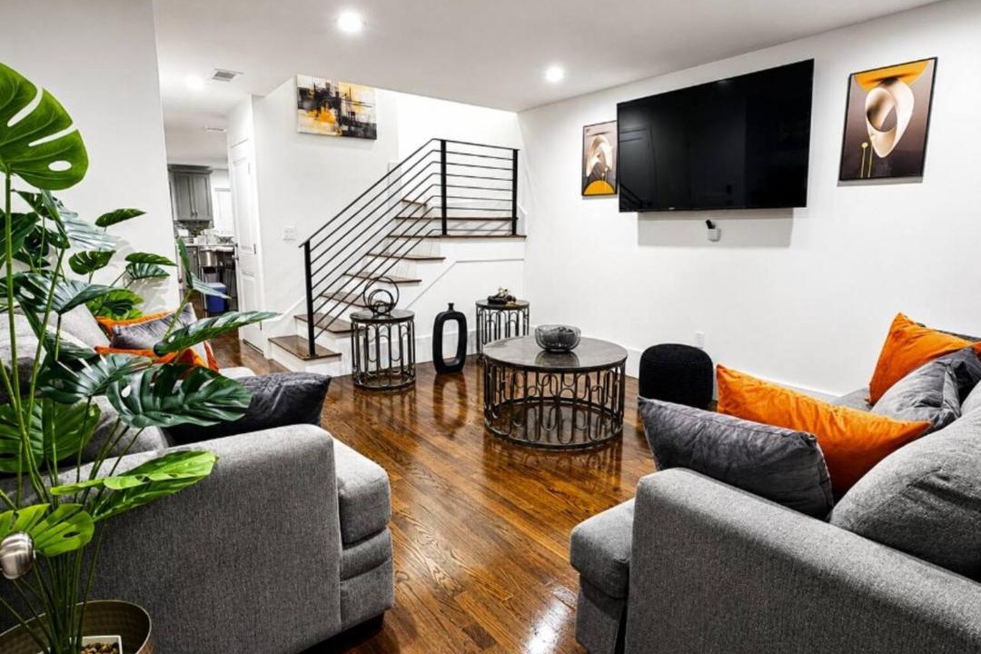 Photo of Livingroom in Roxbury