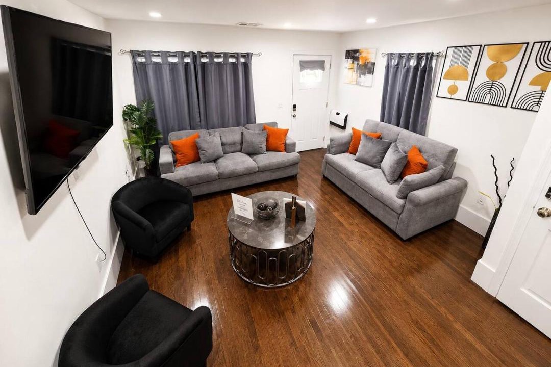 Photo of Livingroom in Roxbury