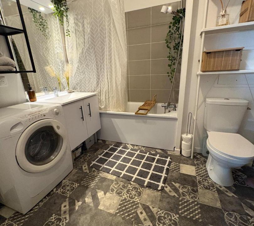 Photo of Bathroom in Le Blanc-Mesnil