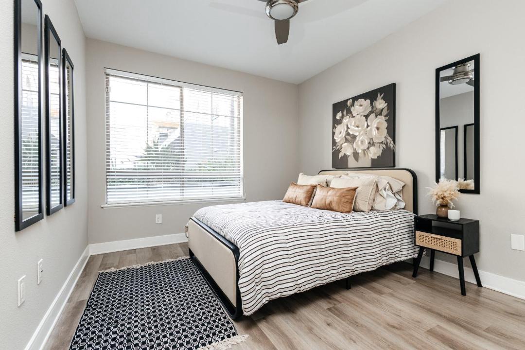 Photo of Bedroom in Warner Center