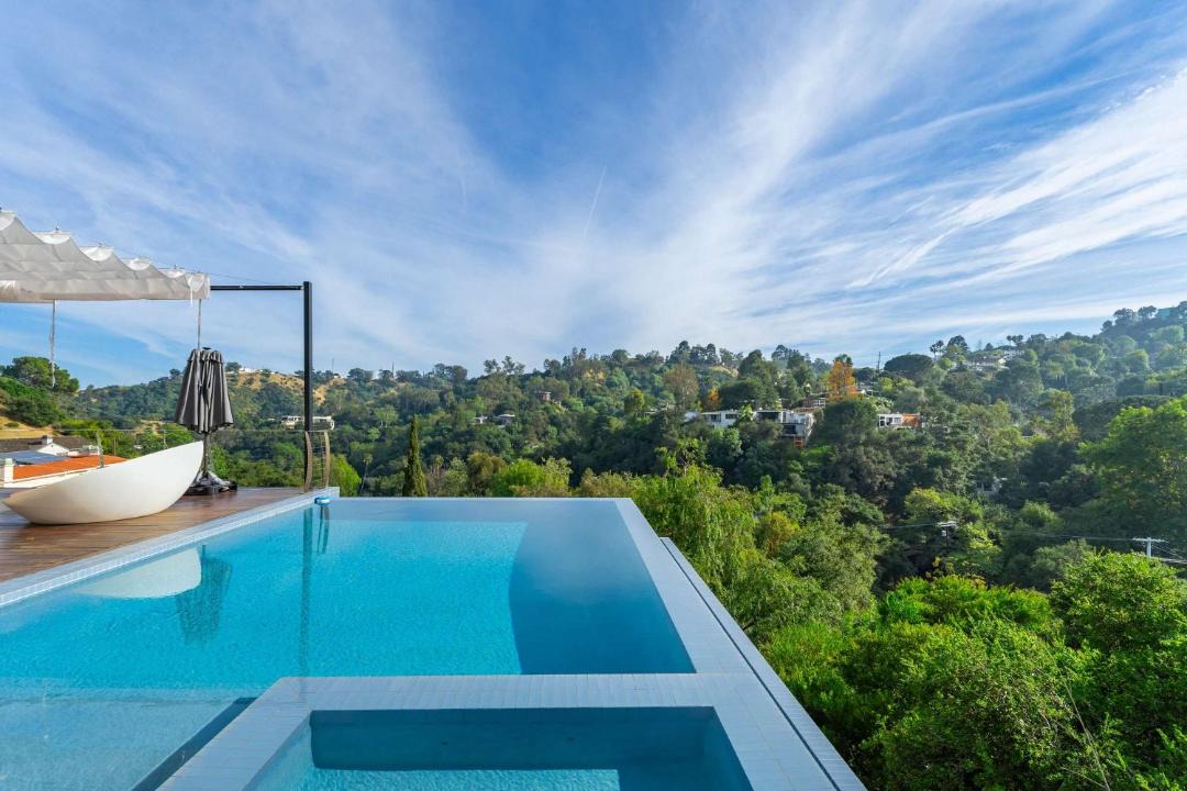 Photo of Others in Hollywood Hills West