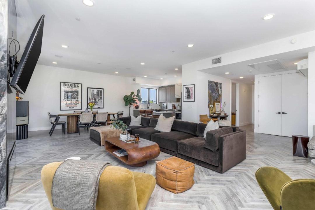 Photo of Others in Beverly Grove