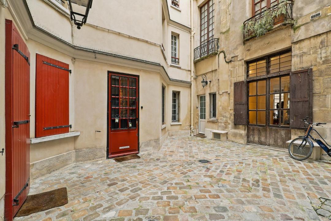 Photo of Others in Marais