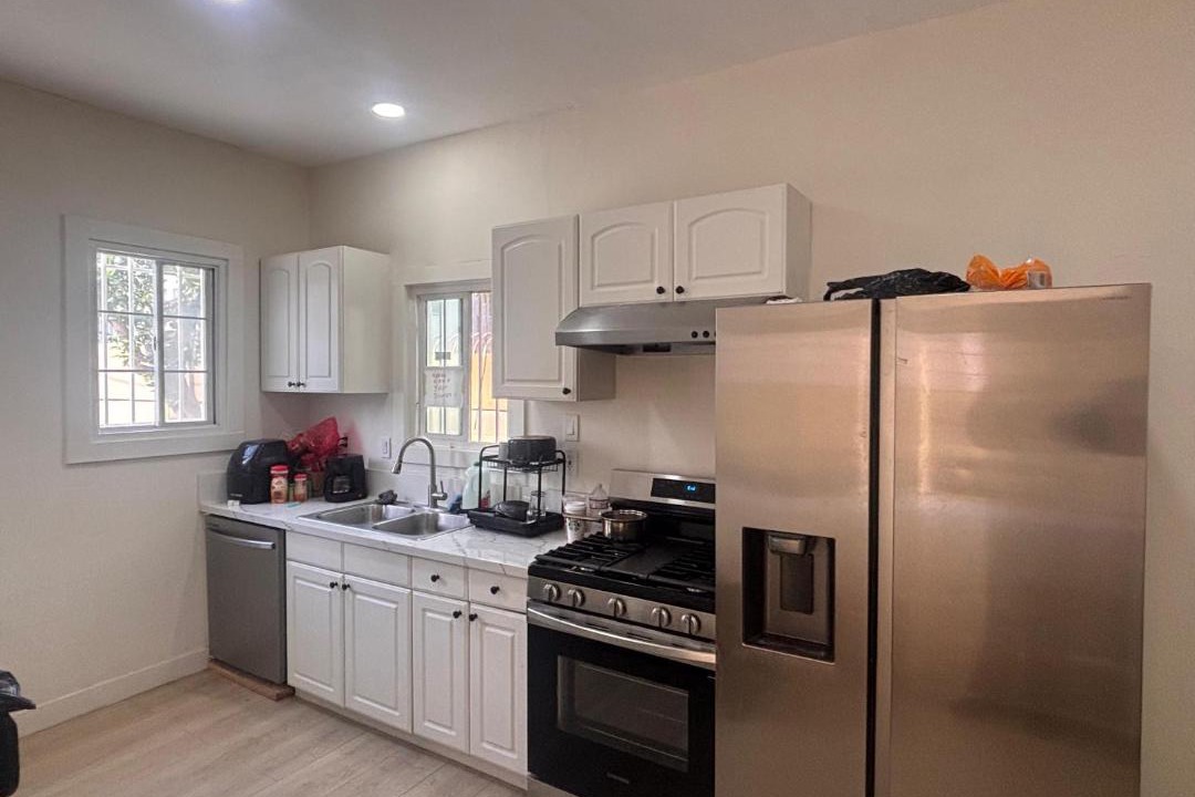 Photo of Kitchen in Wilshire Center