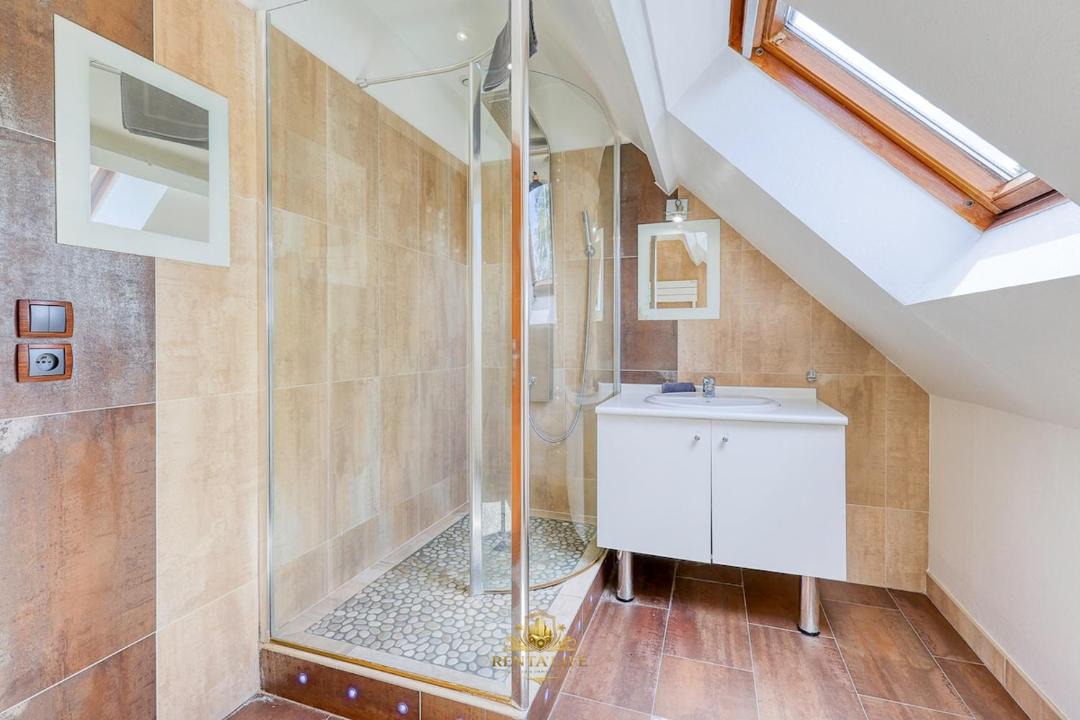Photo of Bathroom in Serris