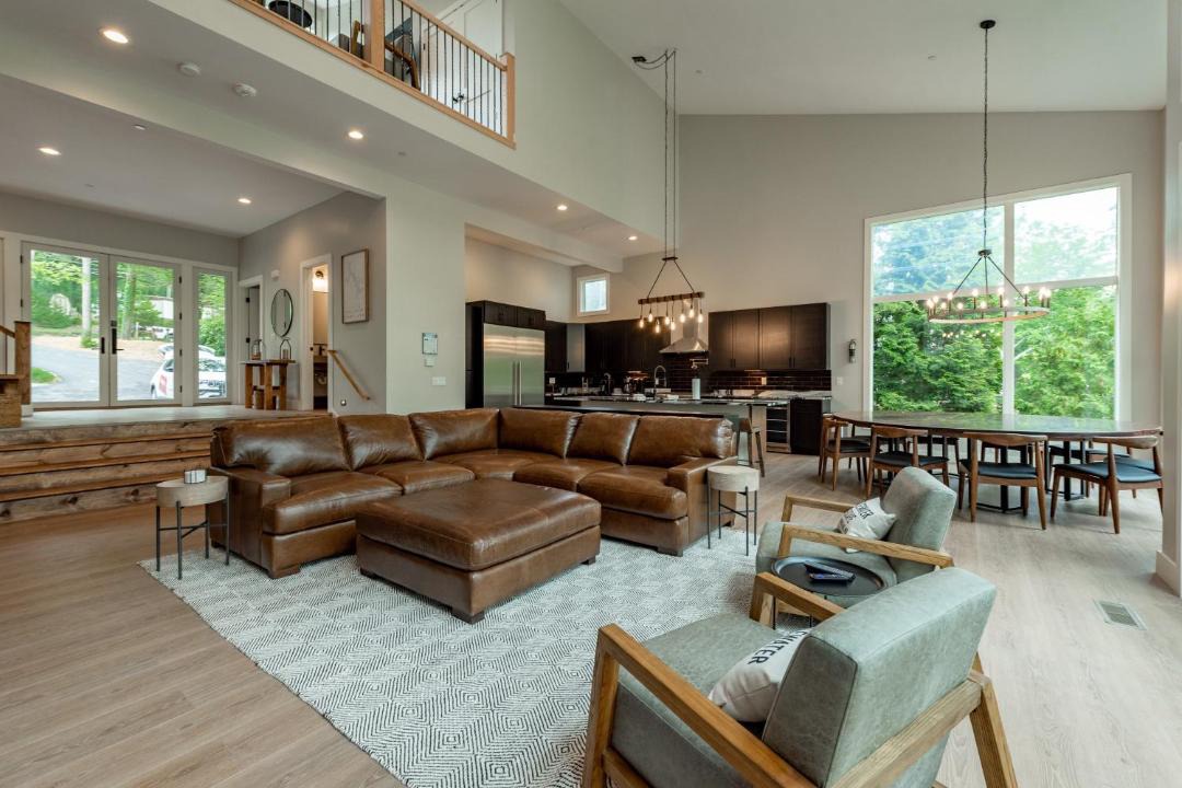 Photo of Livingroom in McHenry