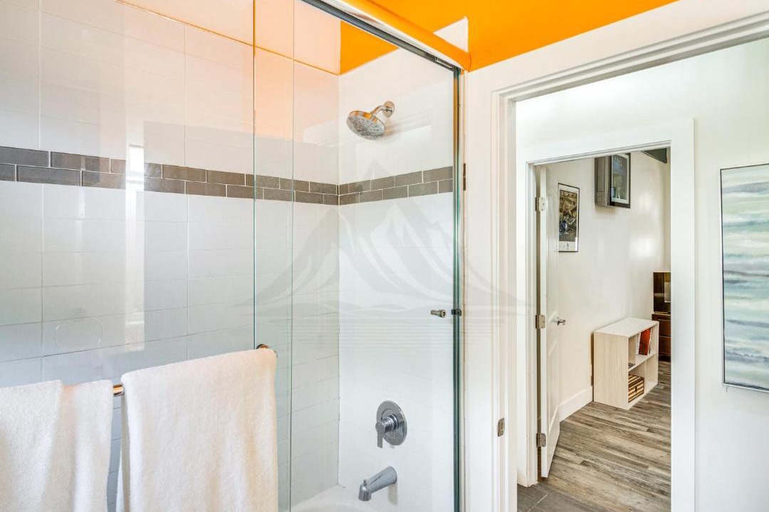 Photo of Bathroom in Thousand Oaks