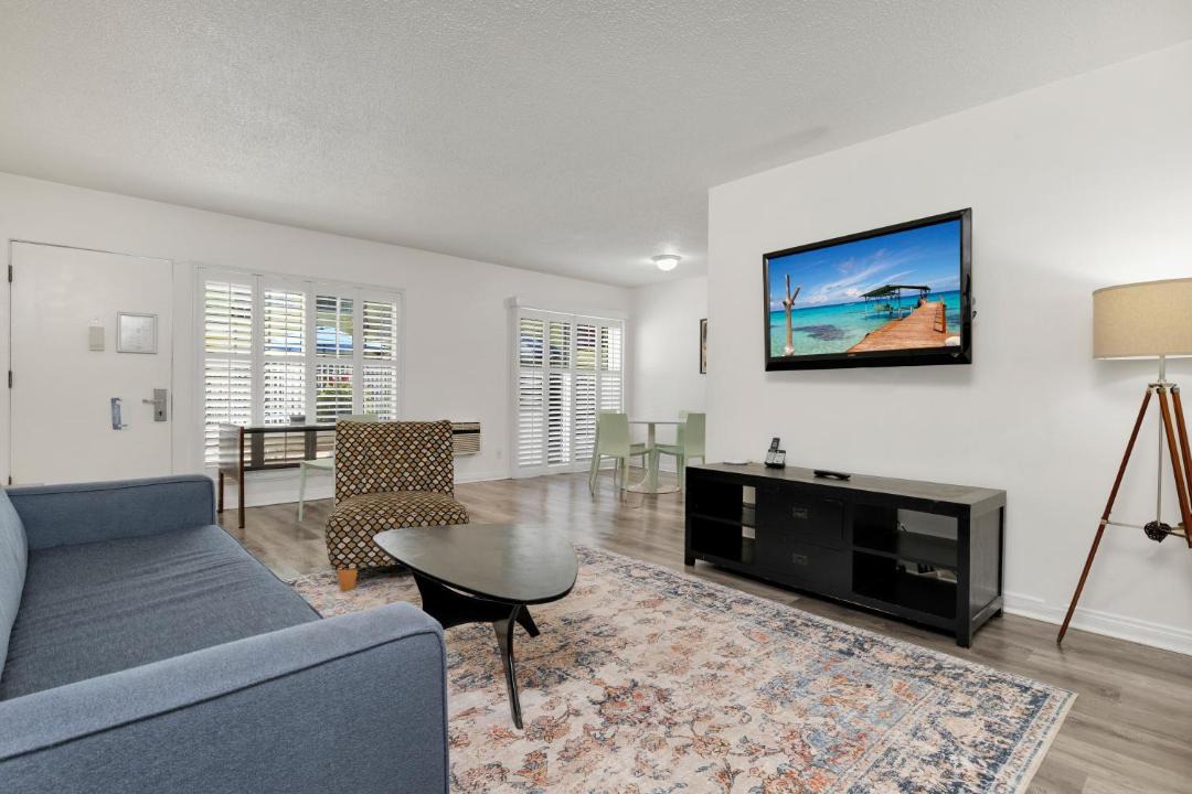 Photo of Others in Hollywood Hills