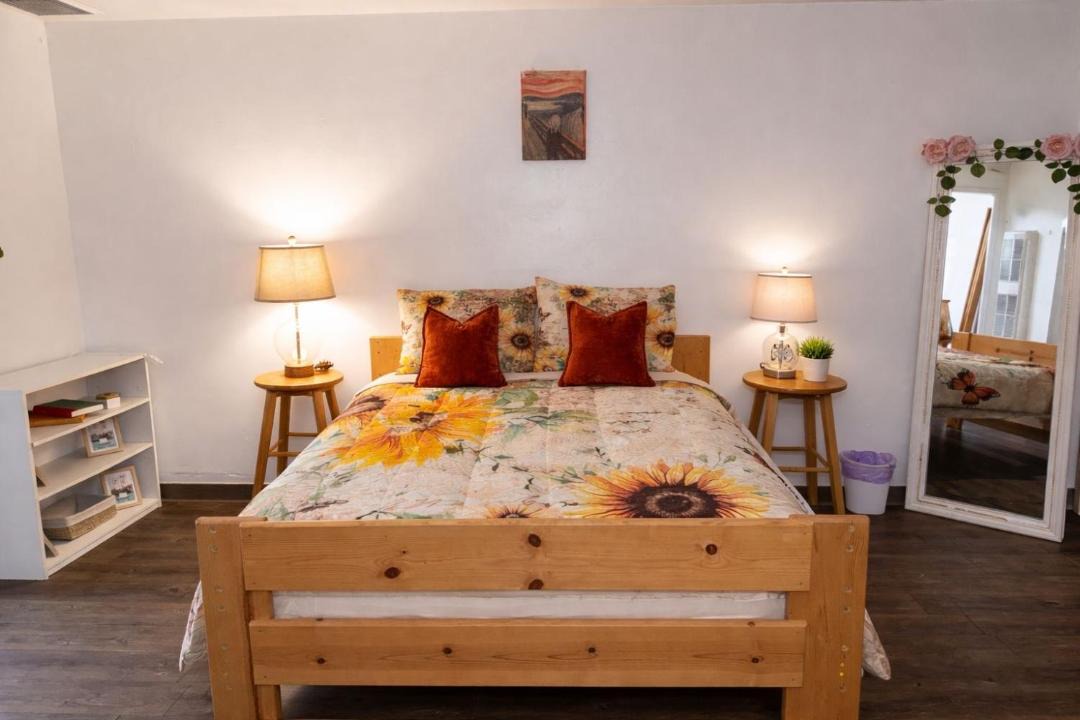 Photo of Bedroom in Oleander - Sunset