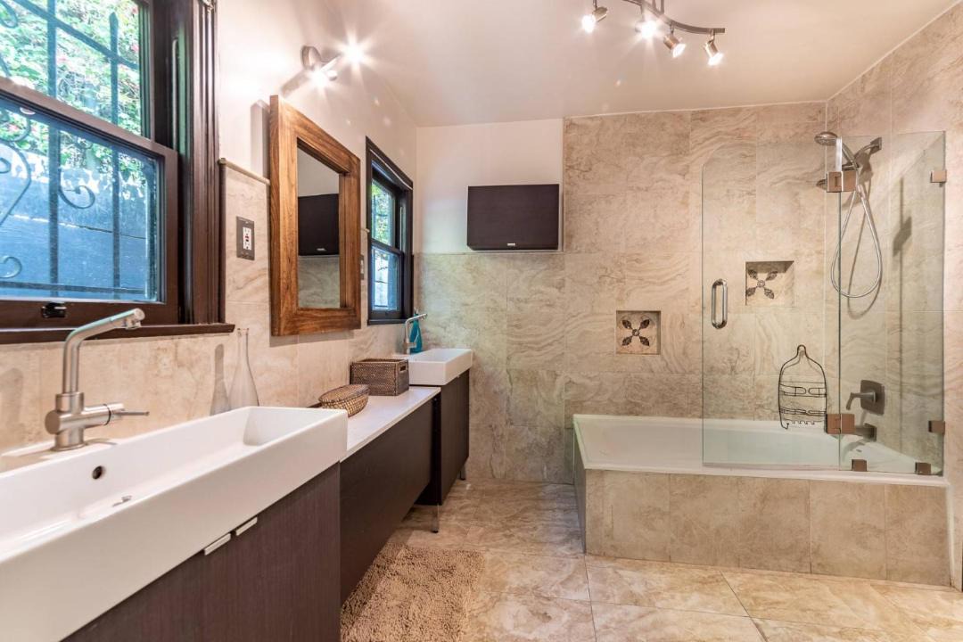 Photo of Bathroom in Los Angeles