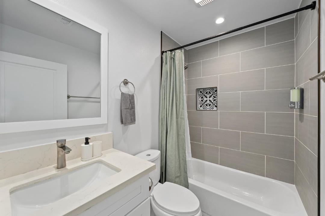 Photo of Bathroom in Harbor