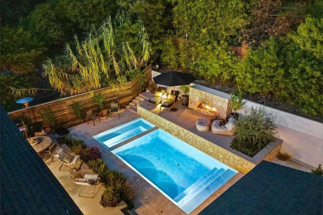 Photo of Others in Hollywood Hills