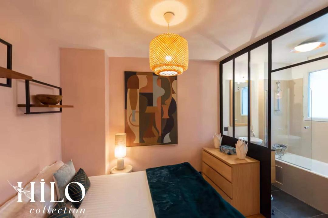 Photo of Others in 2nd Arrondissement