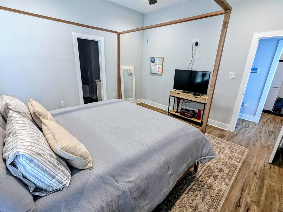 Photo of Bedroom in Gulfport