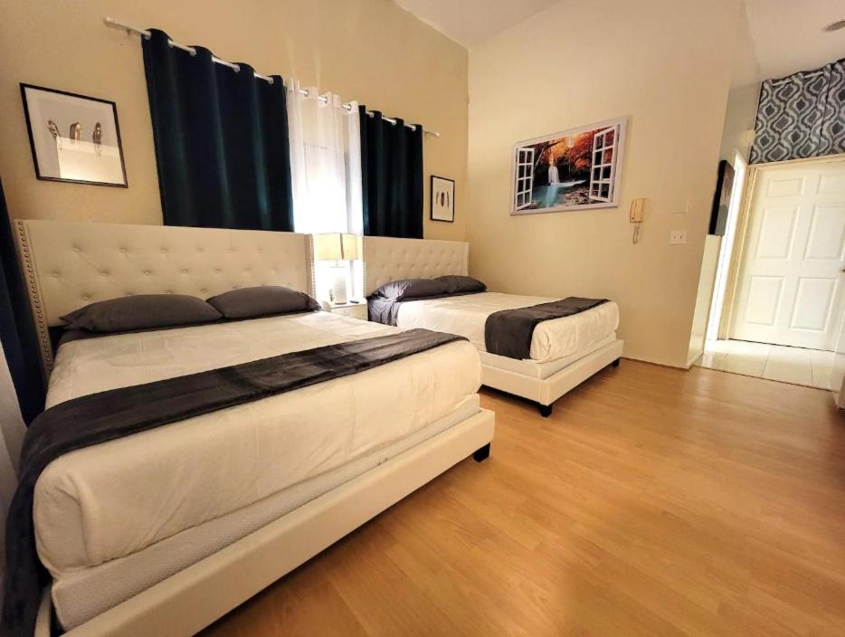 Photo of Bedroom in Pico - Robertson