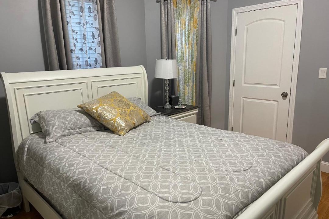 Photo of Bedroom in Dudley - Brunswick King