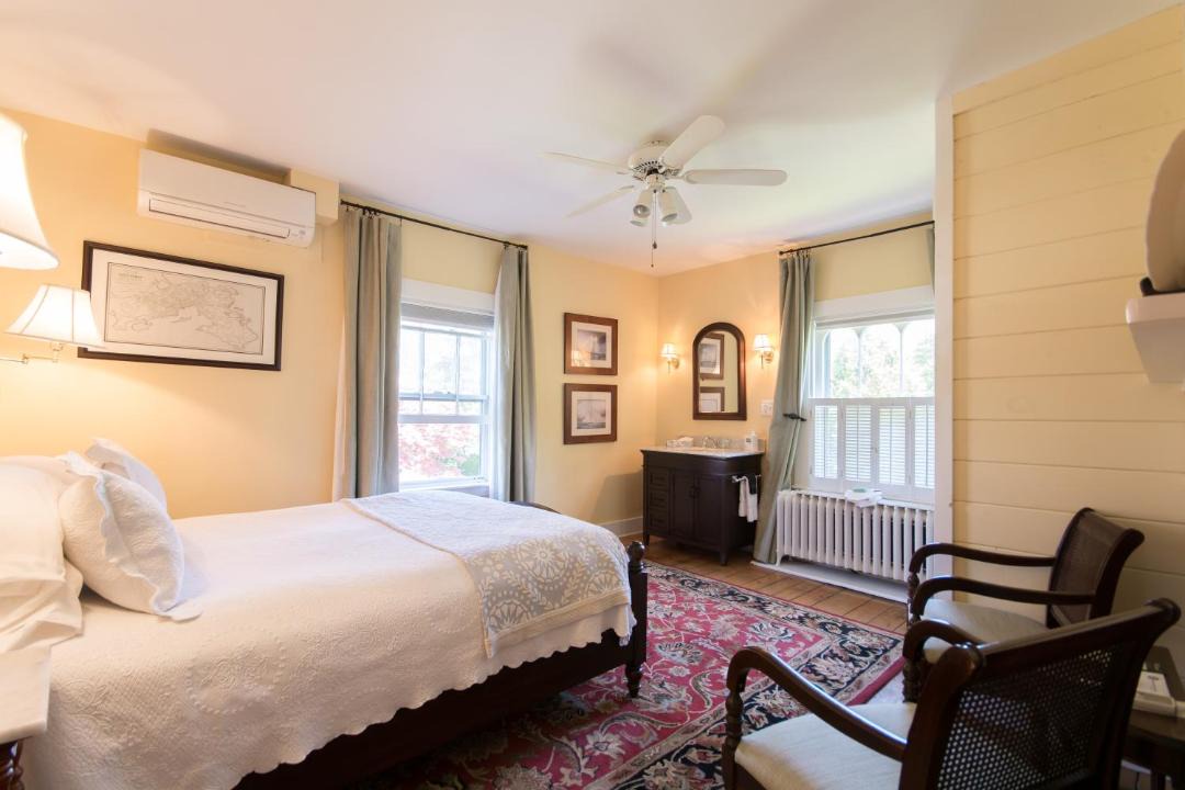 Photo of Bedroom in Top of the Hill