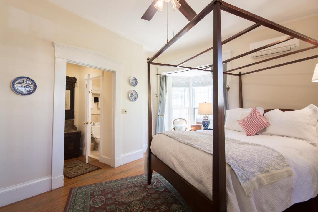 Photo of Bedroom in Top of the Hill