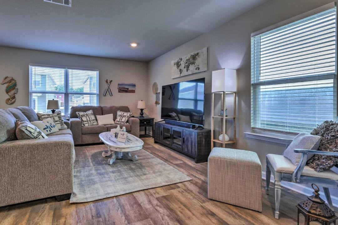 Photo of Livingroom in Gulf Hills