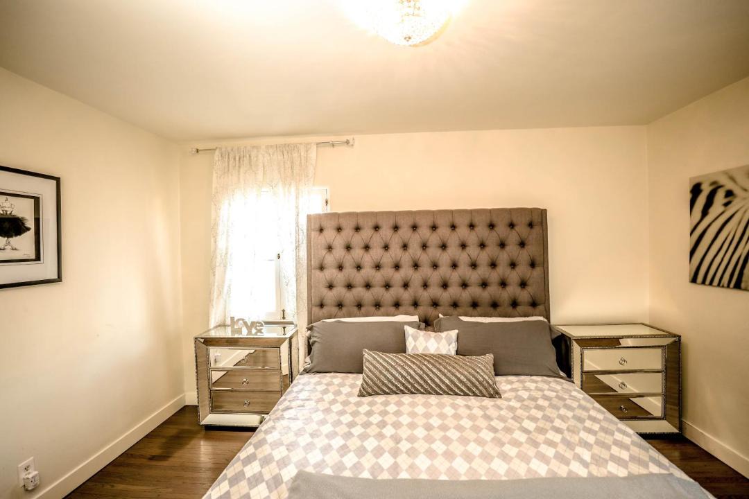Photo of Bedroom in Beverly Grove