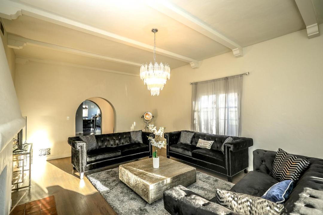 Photo of Livingroom in Beverly Grove