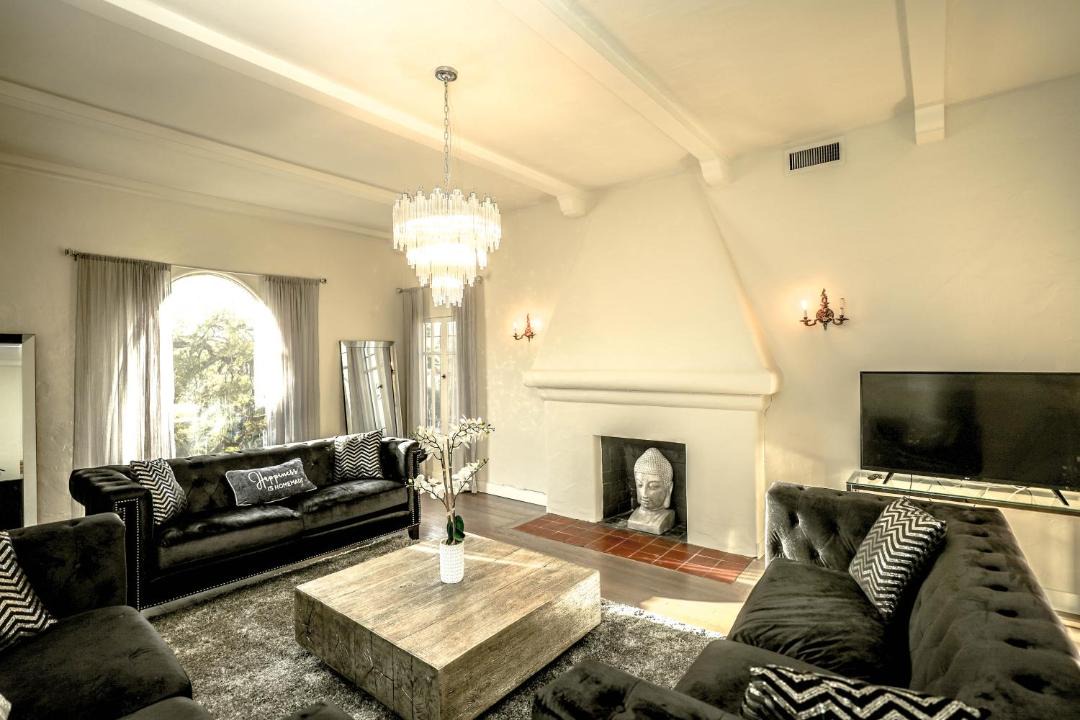 Photo of Livingroom in Beverly Grove