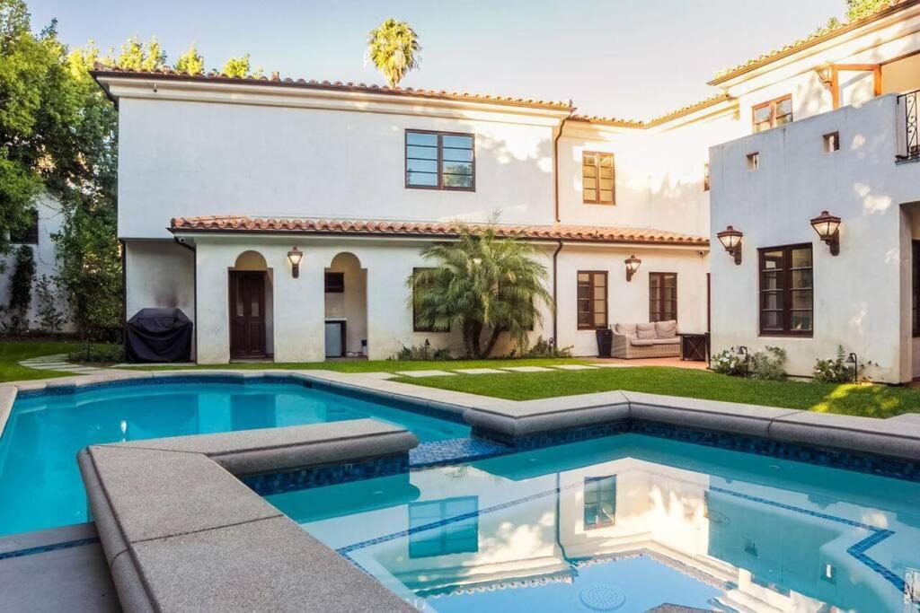Photo of Outdoor in Hollywood Heights