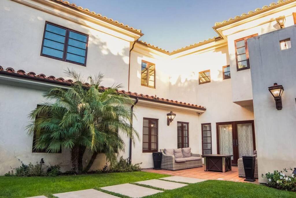 Photo of Buildings in Hollywood Heights