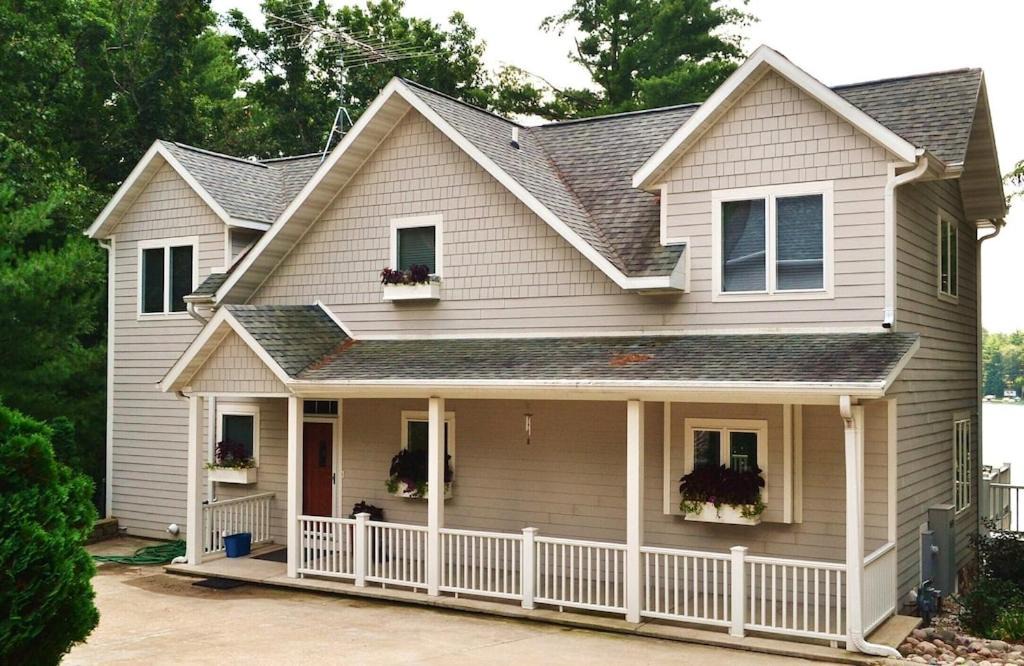 Photo of Buildings in Redgranite