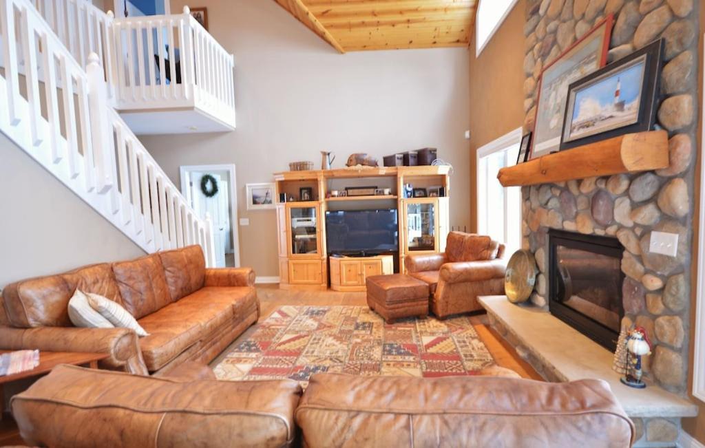Photo of Livingroom in Redgranite