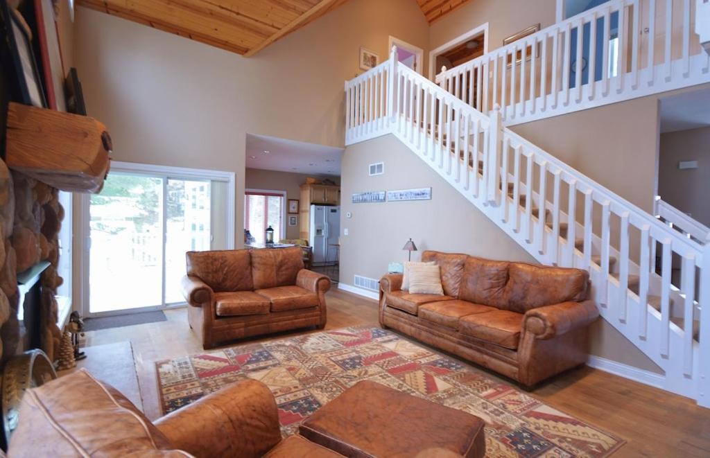 Photo of Livingroom in Redgranite